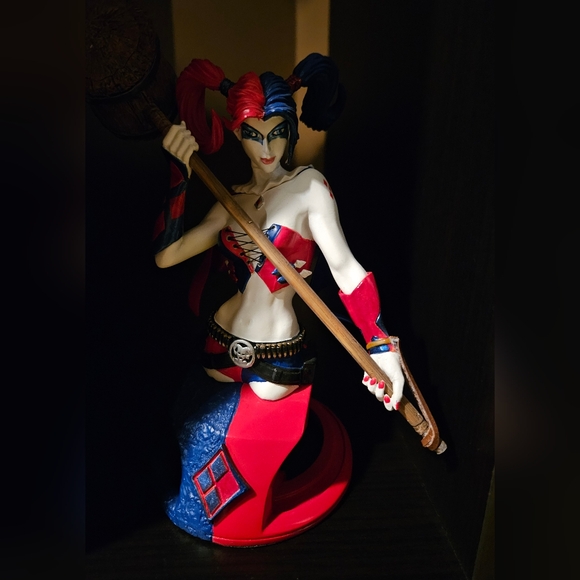 DC Super Villains Harley Quinn Jim Lee Blue, Red and white Bust - Picture 10 of 10